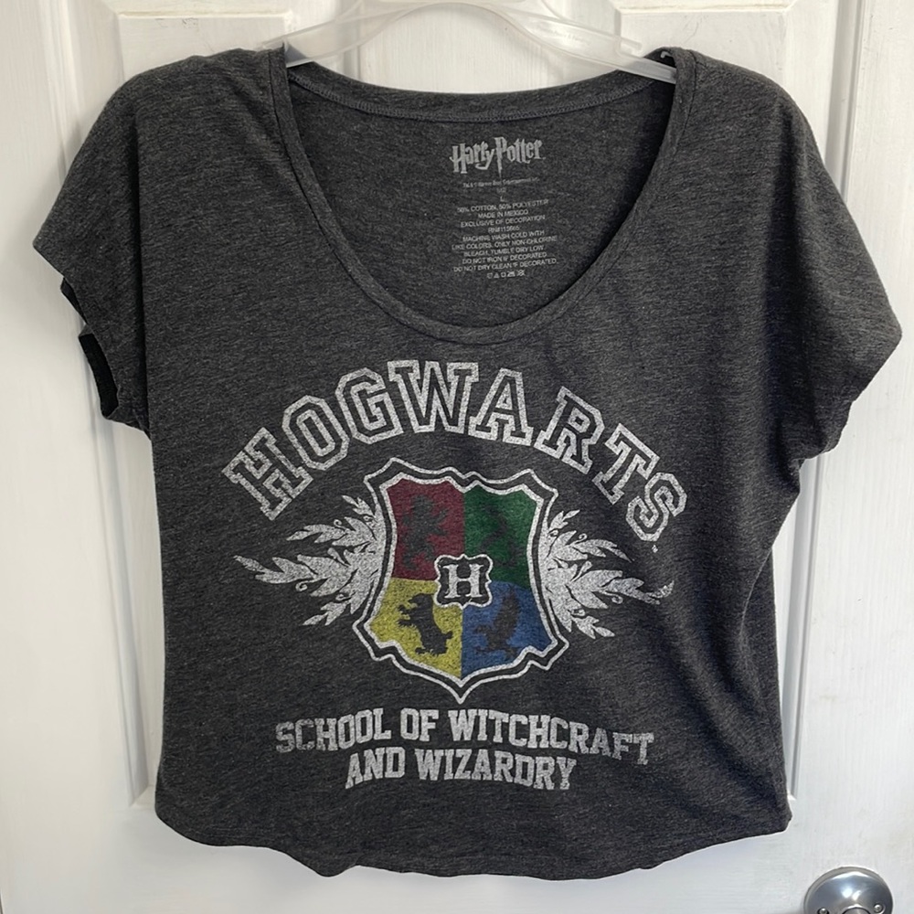 Womens short sleeve charcoal gray Hogwarts tshirt size large